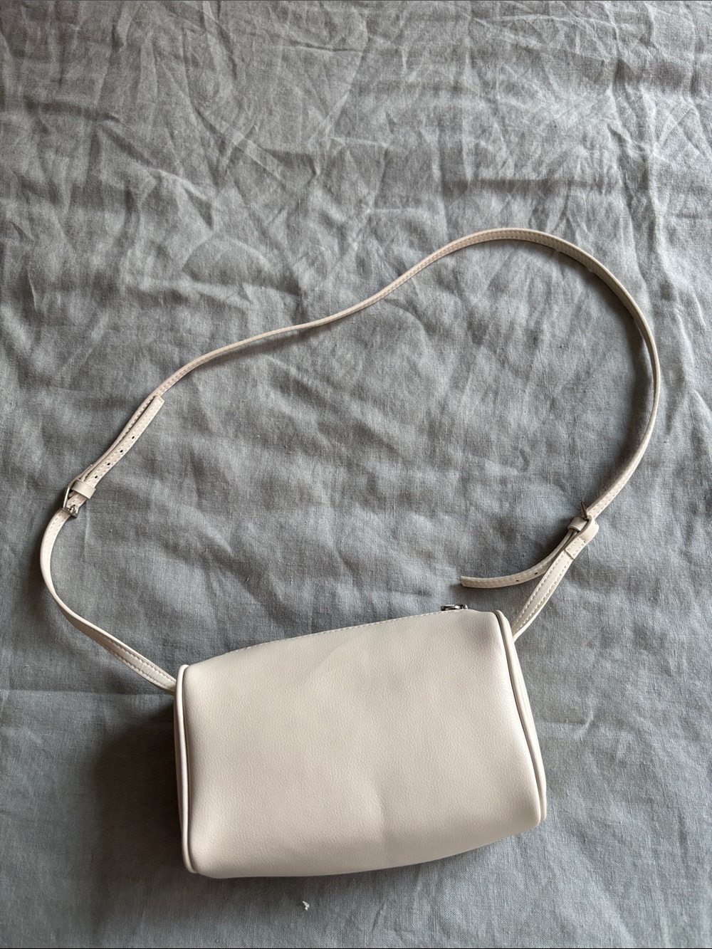 Minimal Leather Crossbody Bag in Cream - Picture 2 of 8